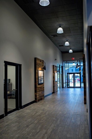 More Photos Of 400 Missouri Ave, Jeffersonville Office For Lease