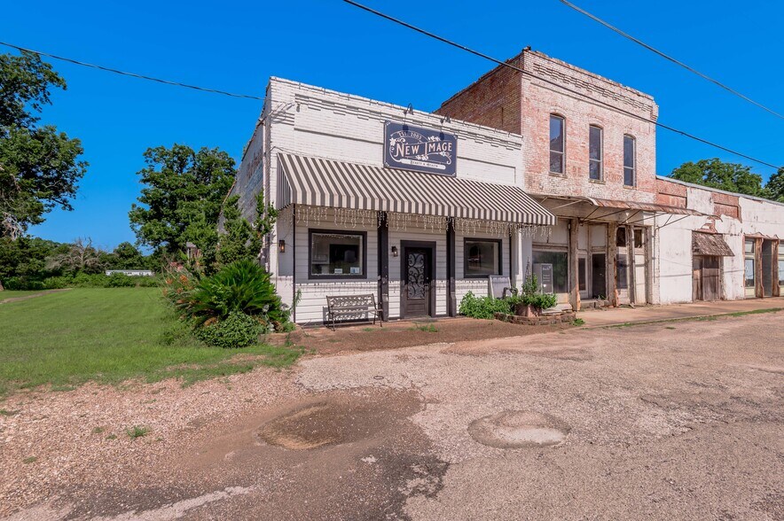 Primary Photo Of 131 Commerce st, Lovelady General Retail For Sale