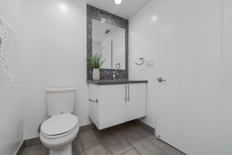 More Photos Of 10706 Camarillo St, Toluca Lake Apartments For Sale