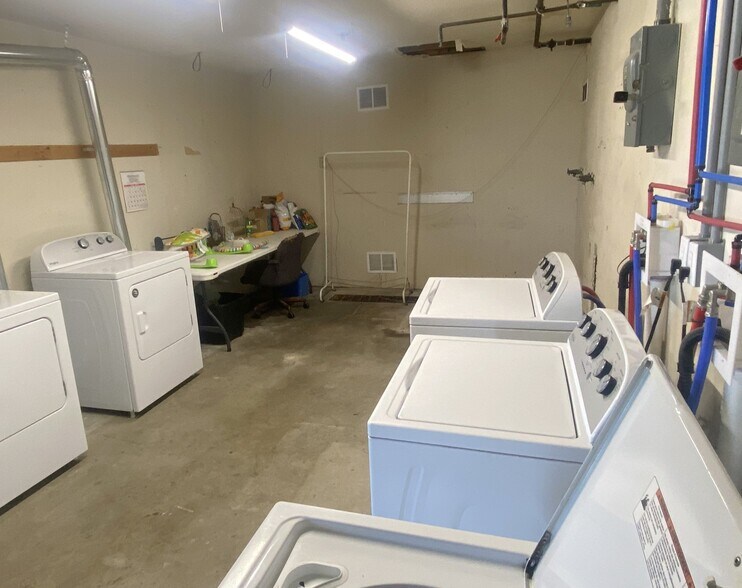 More Photos Of 1 Proactive Dr, New Florence Hotel For Sale