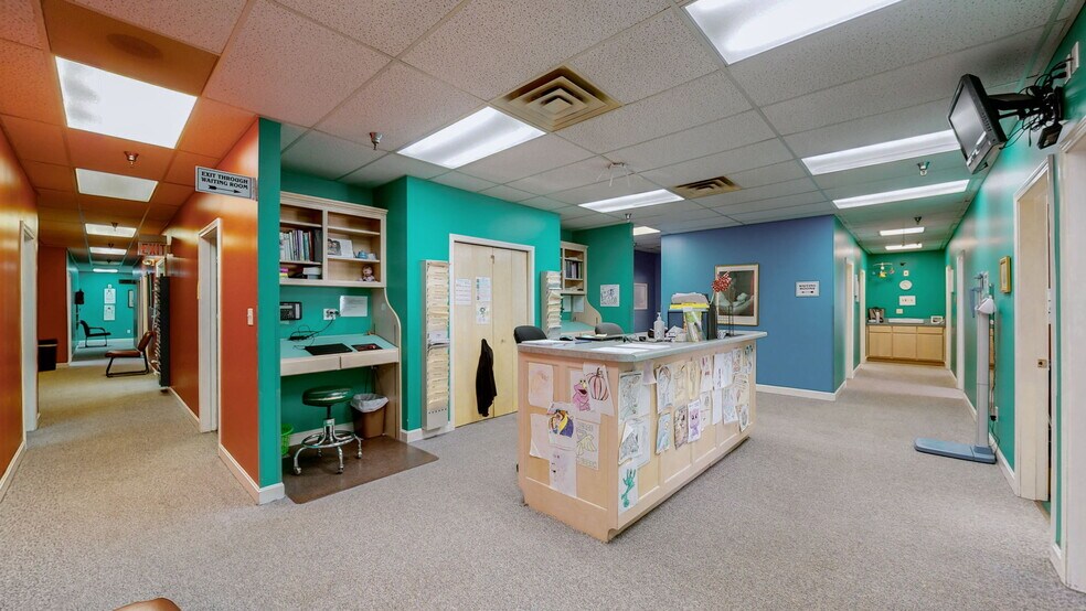 More Photos Of 1701 Spring St, Jeffersonville Medical For Sale
