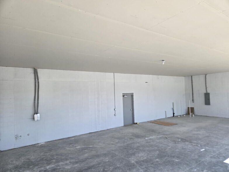 More Photos Of 201 Corporate Dr, Elizabethtown General Retail For Sale