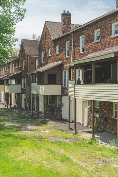 More Photos Of 25 Maynard Ct, Pontiac Apartments For Sale