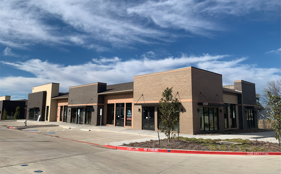 More Photos Of 919 E NW Hwy, Grapevine Storefront For Lease