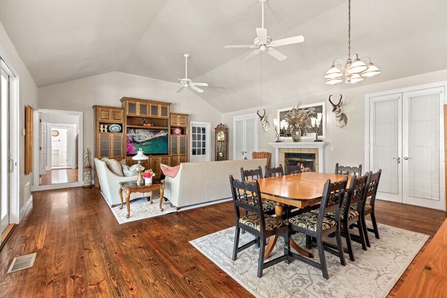 More Photos Of 2 FM 289, Comfort Specialty For Sale