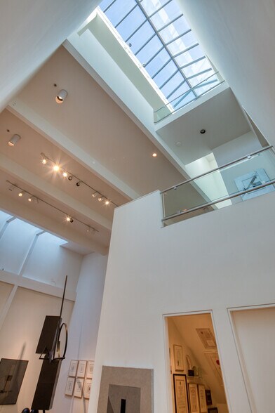 More Photos Of 250 Dore St, San Francisco Light Distribution For Sale