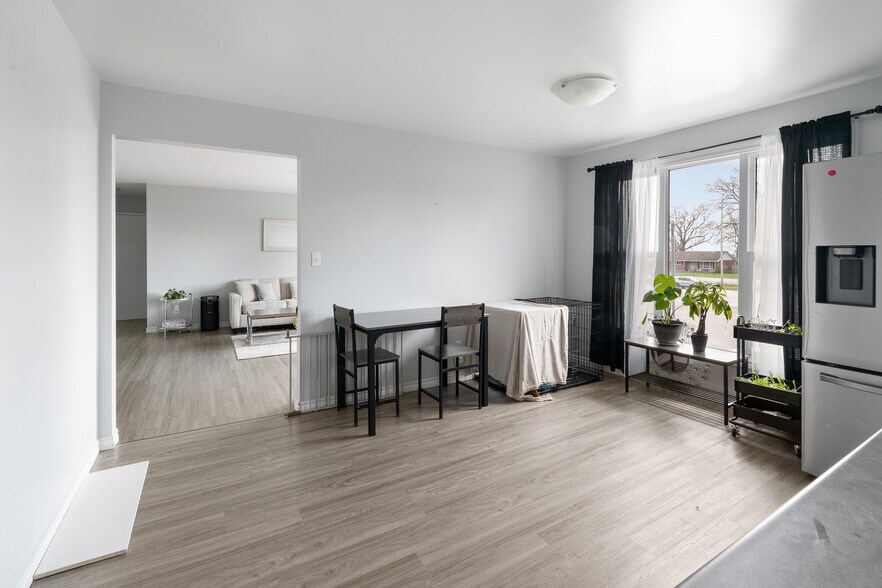 More Photos Of 2024 Dufferin Av, Wallaceburg Apartments For Sale