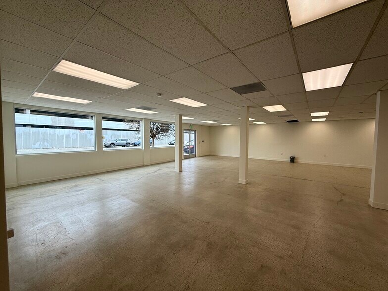 More Photos Of 3911 W Jefferson Blvd, Los Angeles Storefront Retail Office For Lease