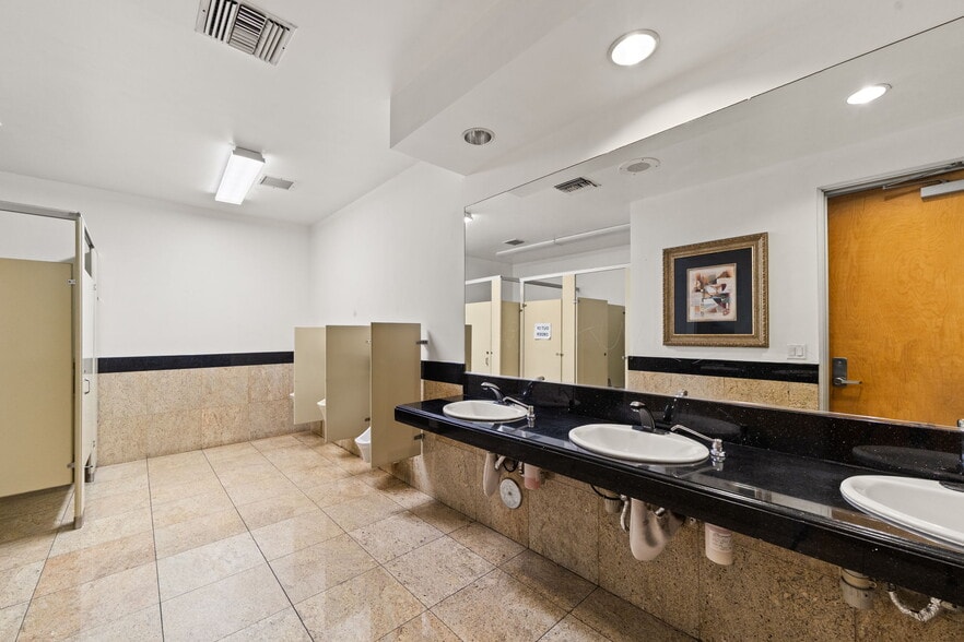 More Photos Of 554 E San Bernardino Rd, Covina Medical For Lease