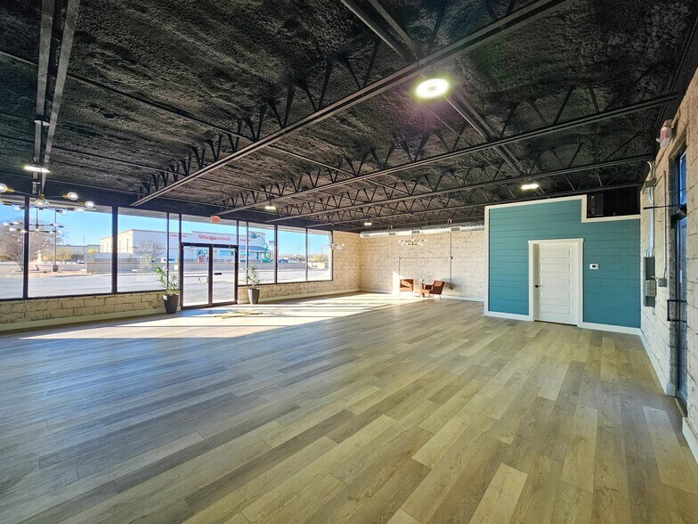 More Photos Of 3350 N 10th St, Abilene Storefront Retail Office For Lease