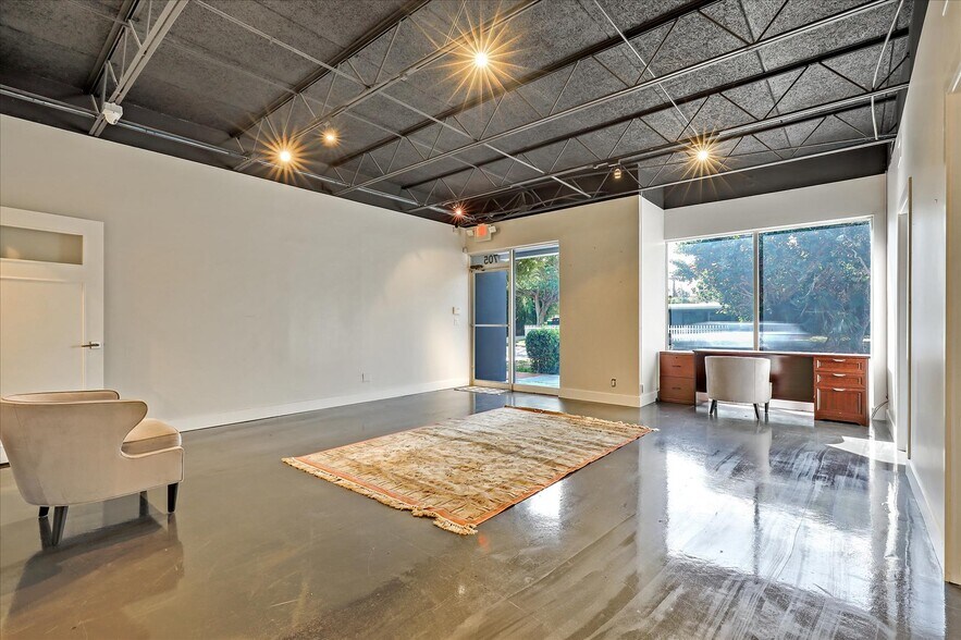 More Photos Of 705 Bond Way, Delray Beach Showroom For Sale