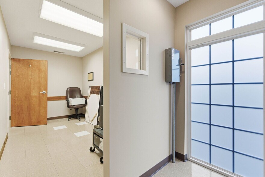 More Photos Of 3208 College Dr, Louisville Office For Sale