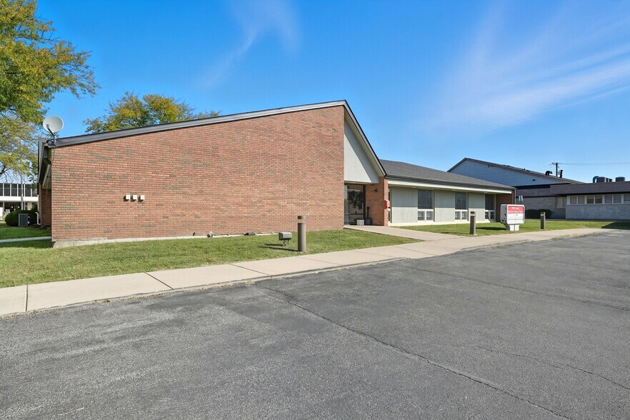 More Photos Of 2450 Glenwood Ave, Joliet Medical For Lease