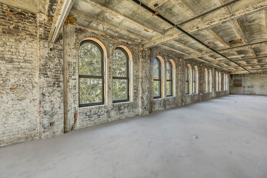 More Photos Of 895 Central Ave, Saint Petersburg Office For Lease