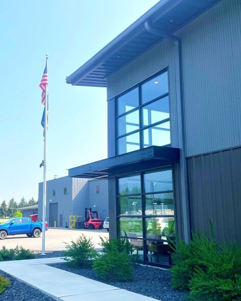 More Photos Of 850 Hawthorne Ave, Ponderay Manufacturing For Lease