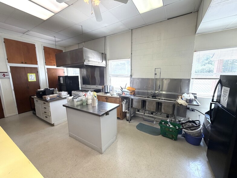 More Photos Of 3901 Raeford Rd, Fayetteville Religious Facility For Lease