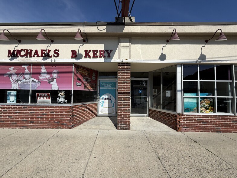 More Photos Of 120 Lowell St, Methuen Restaurant For Lease