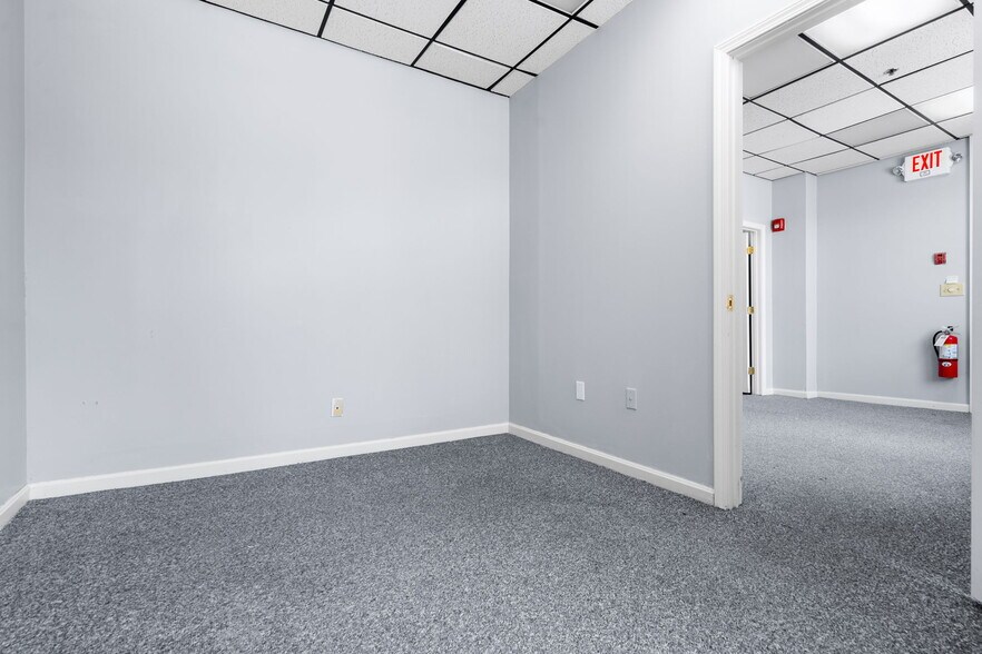 More Photos Of 164 Westford Rd, Tyngsborough Office For Sale