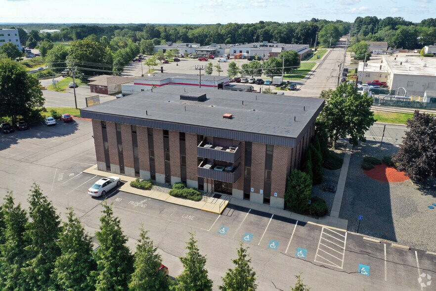 More Photos Of 250 Wampanoag Trl, Riverside Medical For Lease