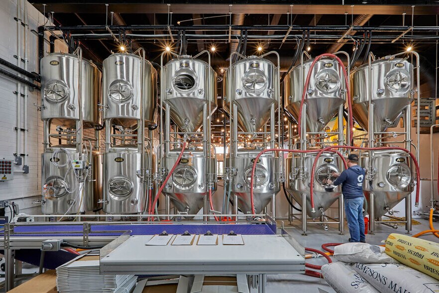 More Photos Of 700 N Milwaukee Ave, Wheeling Restaurant For Sale