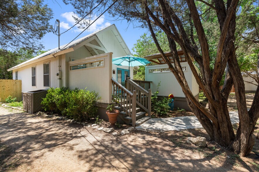More Photos Of 104 Scudder Ln, Wimberley Hotel For Sale