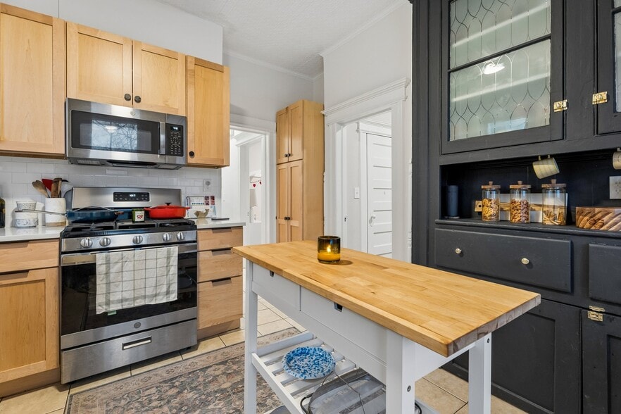 More Photos Of 499 Valley St, Maplewood Storefront Retail Residential For Sale