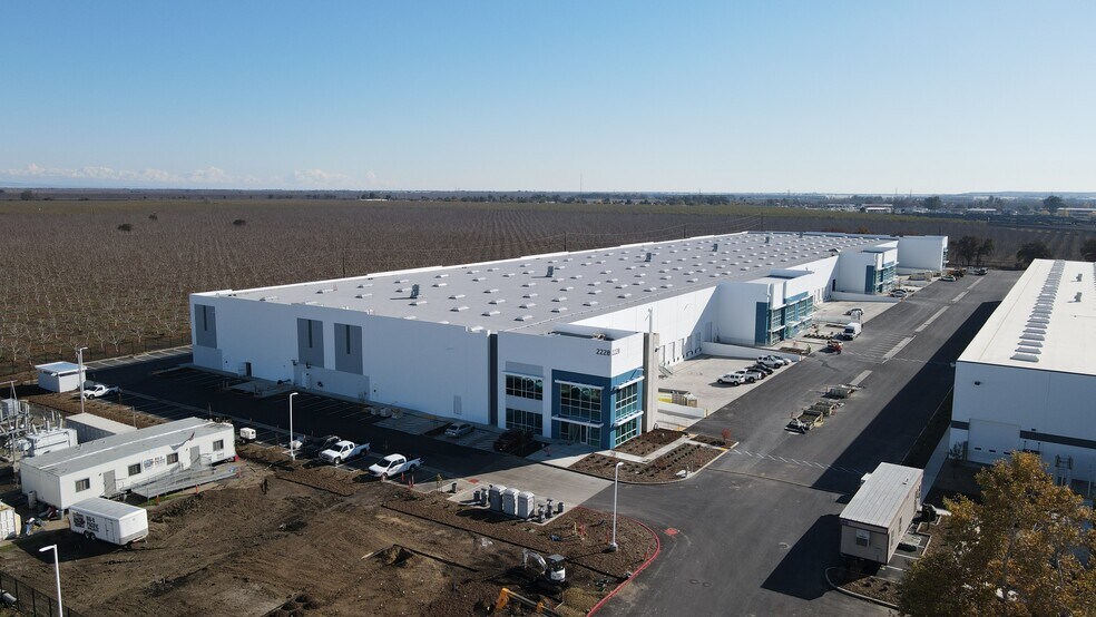 More Photos Of 2228 S Sinclair Ave, Stockton Warehouse For Lease