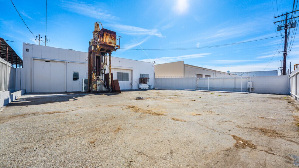 More Photos Of 343 N Clark Ave, Pomona Warehouse For Sale
