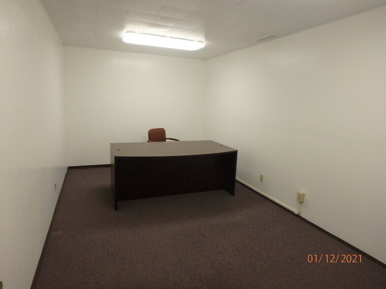 More Photos Of 85 SE 5th St, Madras Office For Lease
