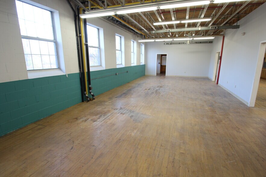 Primary Photo Of 35 Water St, Amesbury Research And Development For Lease
