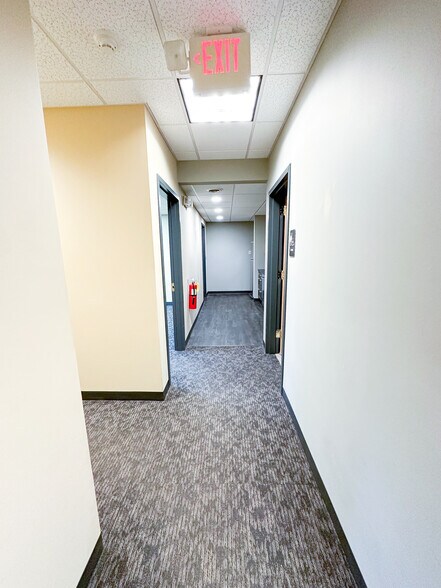 More Photos Of 8100 Ohio River Blvd, Emsworth Office For Lease