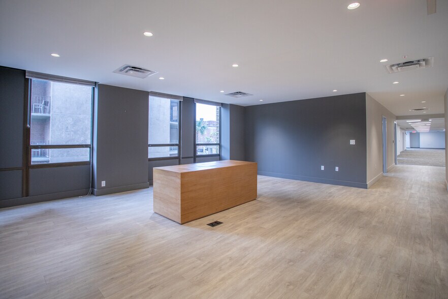 More Photos Of 300 Bull St, Savannah Office Residential For Lease