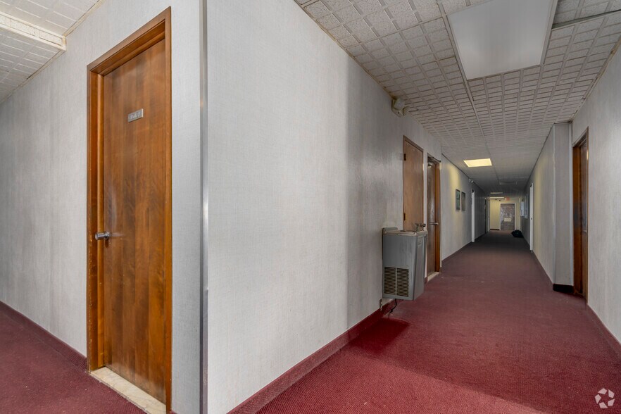 More Photos Of 32969 Hamilton Ct, Farmington Hills Office For Sale