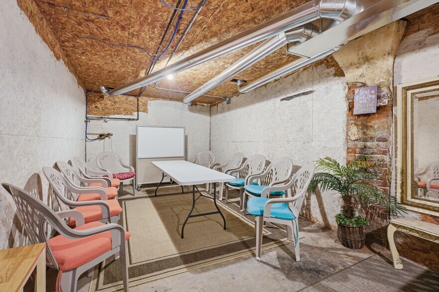More Photos Of 25 W Franklin St, Greencastle Storefront Retail Office For Sale