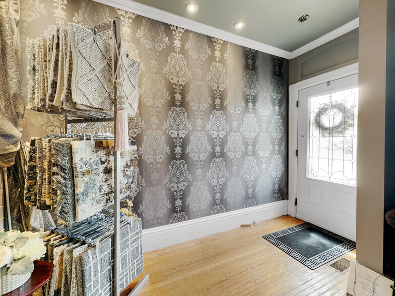 More Photos Of 273-275 Brant Av, Brantford Office For Sale