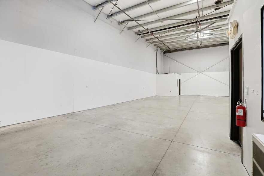 More Photos Of 2200-2248 MaryAnne Dr, Turlock Warehouse For Lease