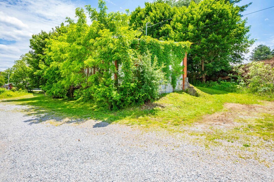 More Photos Of 1340 W Main St, Wytheville Loft Creative Space For Sale