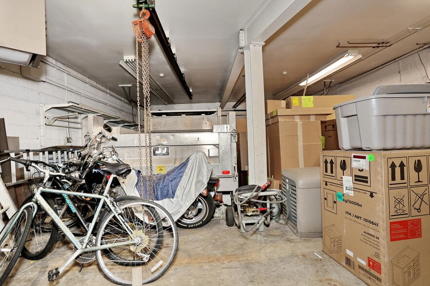 More Photos Of 211 6th Ave, Hawthorne Storefront For Lease