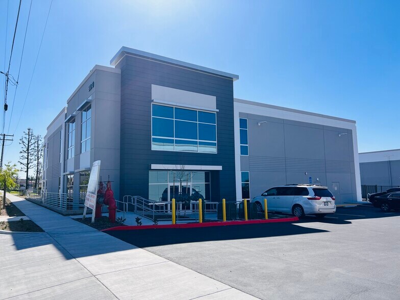 Primary Photo Of 2070 W 11th St, Upland Warehouse For Lease