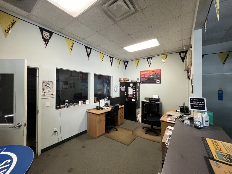 More Photos Of 1770 N Washington Blvd, Sarasota Warehouse For Sale