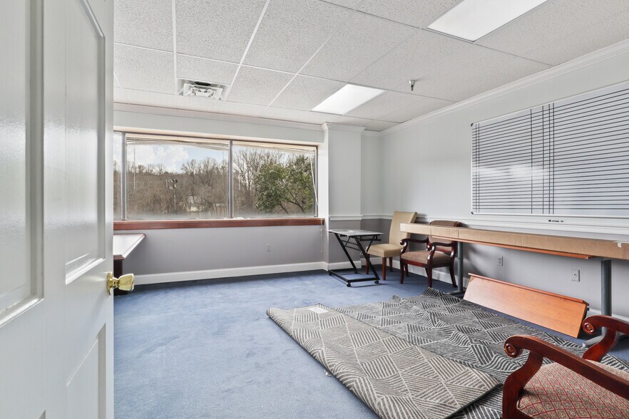 More Photos Of 339 Buschs Frontage Rd, Annapolis Medical For Lease