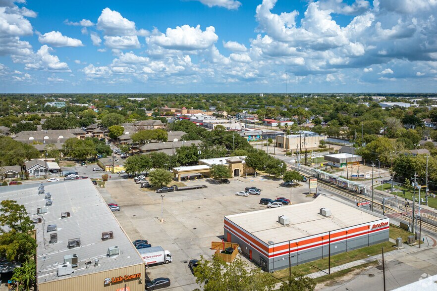 More Photos Of 2799 Fulton St, Houston Bank For Sale