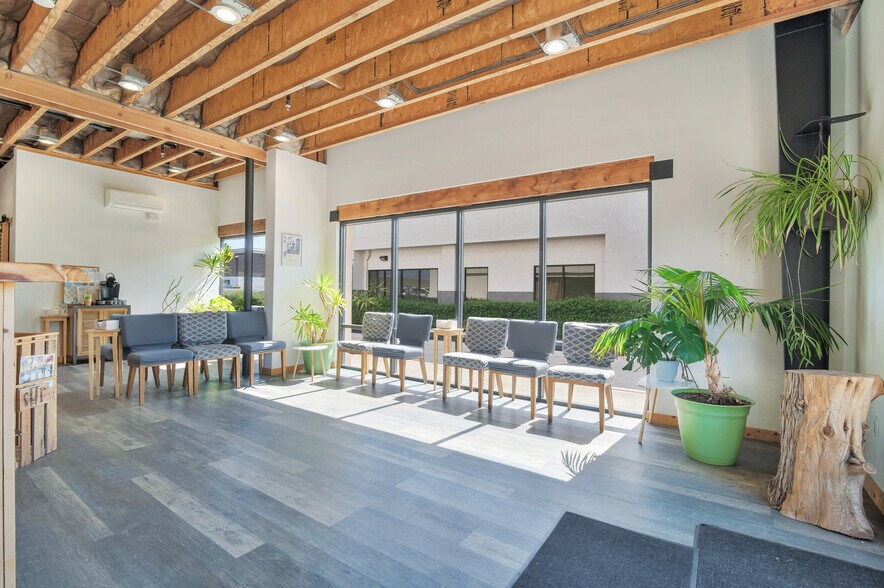 More Photos Of 203-205 W Central Ave, Lompoc Loft Creative Space For Sale