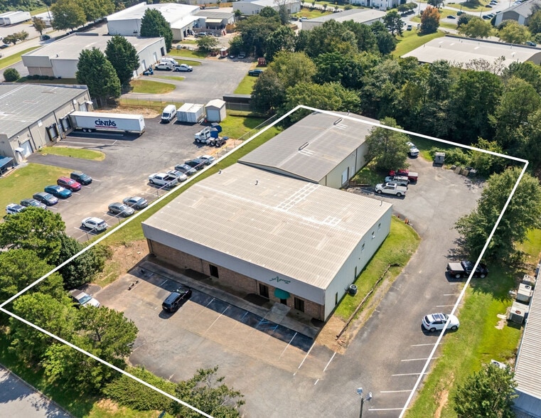 More Photos Of 9 Ellwood Ct, Greenville Warehouse For Lease