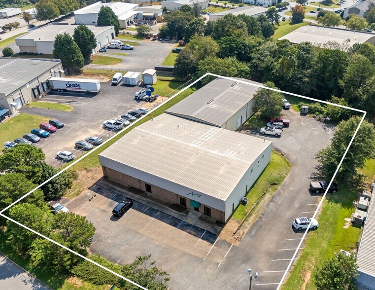 More Photos Of 9 Ellwood Ct, Greenville Warehouse For Lease