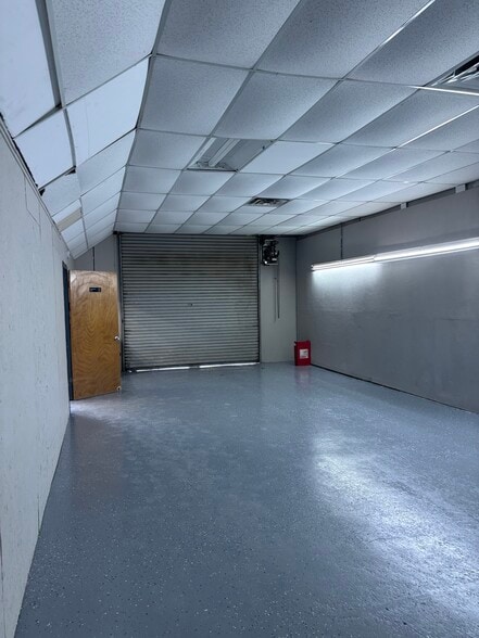 More Photos Of 220 Rayburn St, Garland Flex For Lease