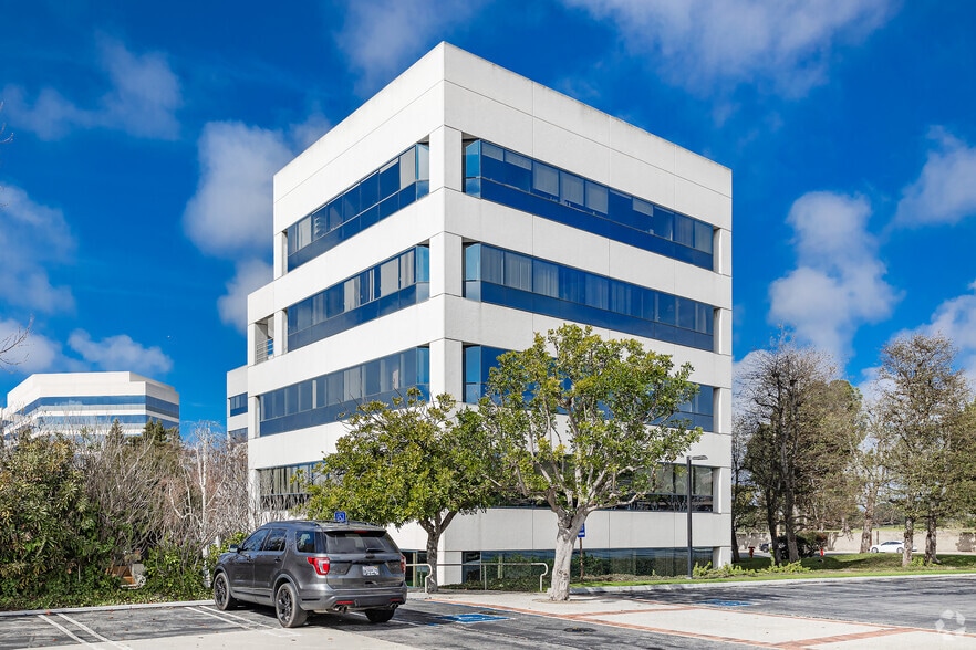 More Photos Of 300 Corporate Pointe, Culver City Office For Lease