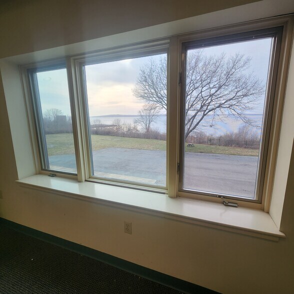 More Photos Of 47 Slade St, Fall River Showroom For Lease