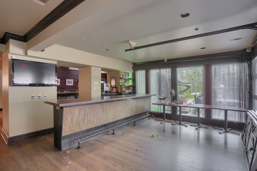 More Photos Of 634 Camp Horne Rd, Pittsburgh General Retail For Sale