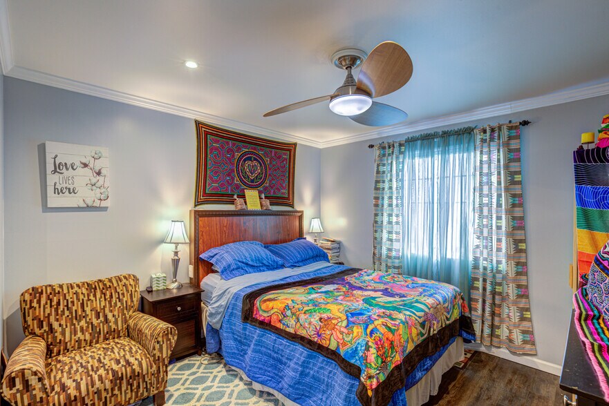 More Photos Of 921 Manzanita St, Los Angeles Apartments For Sale